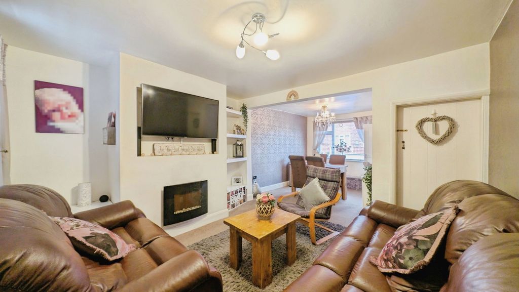 Property photo 2 of 21