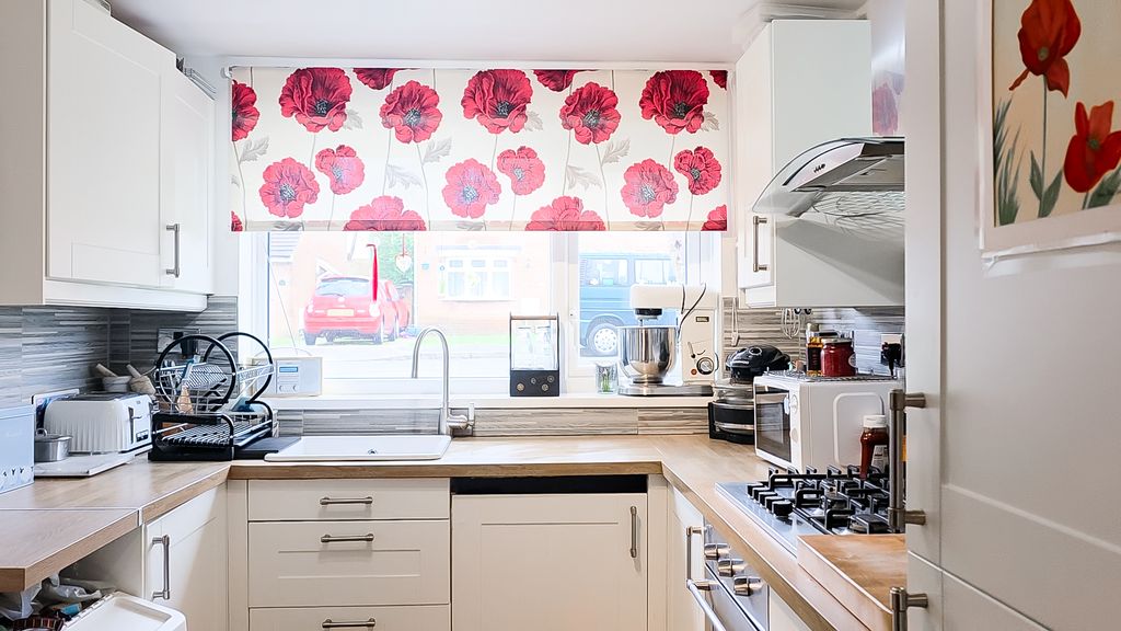 Property photo 2 of 28