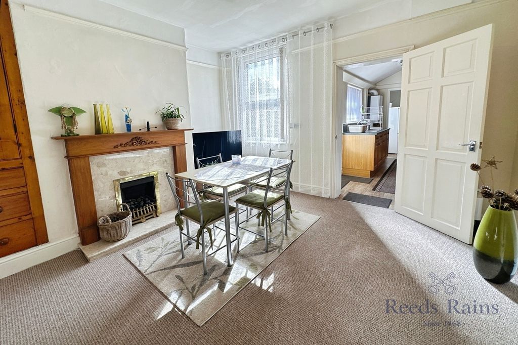 Property photo 2 of 14 Dining Room