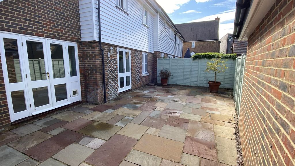 Property photo 3 of 12 Garden