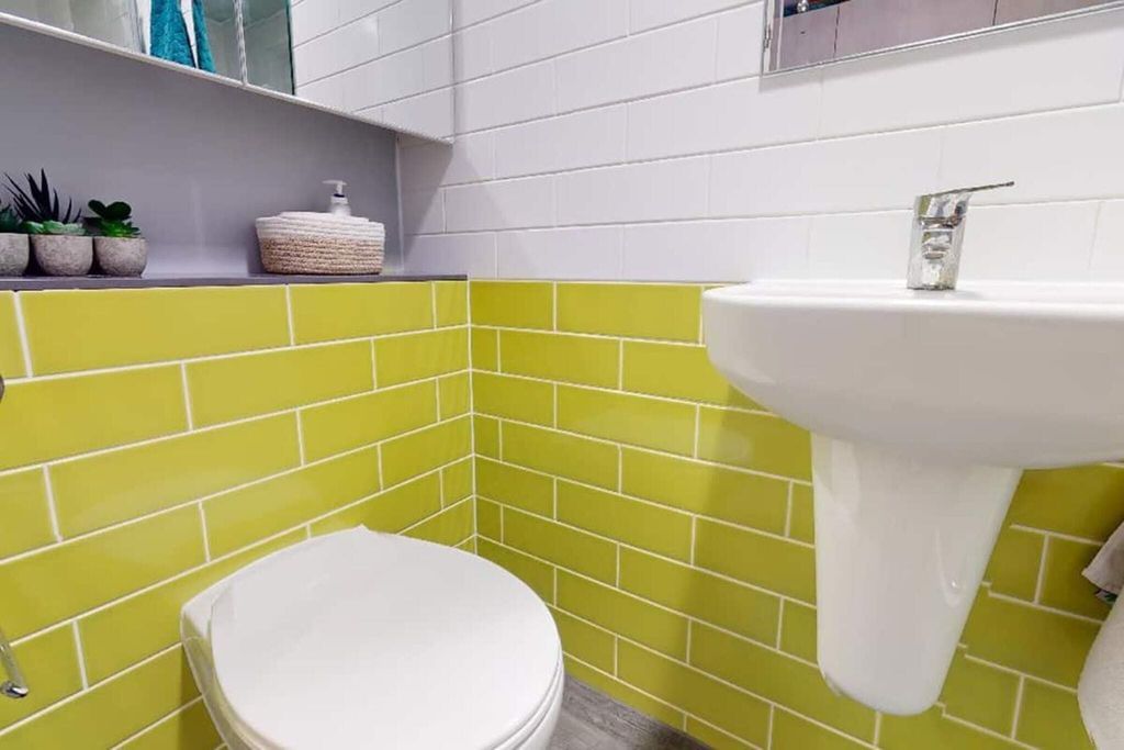 Property photo 3 of 20 Bathroom