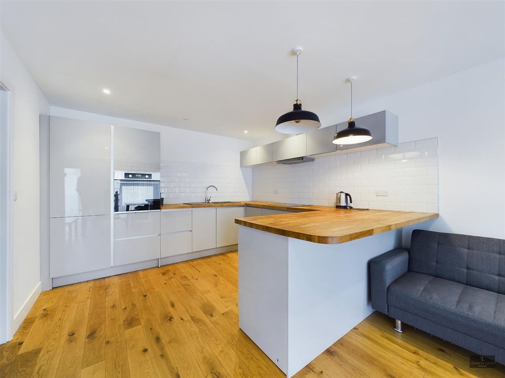 Property photo 1 of 8 Cam01856G0-Pr0148-Still002.Jpg