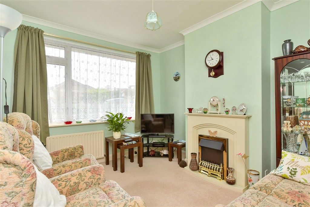 Property photo 3 of 19 Lounge