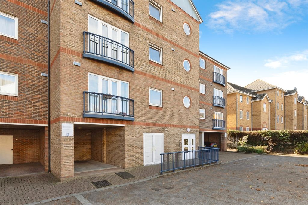 Property photo 2 of 16