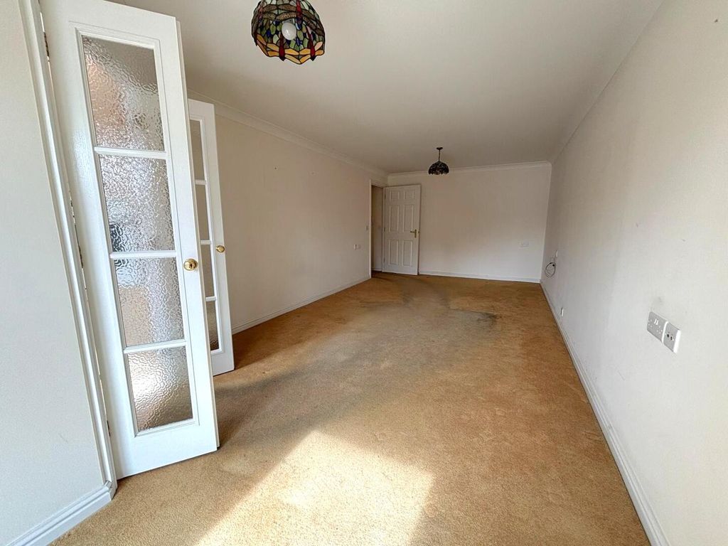 Property photo 3 of 10 Living Room