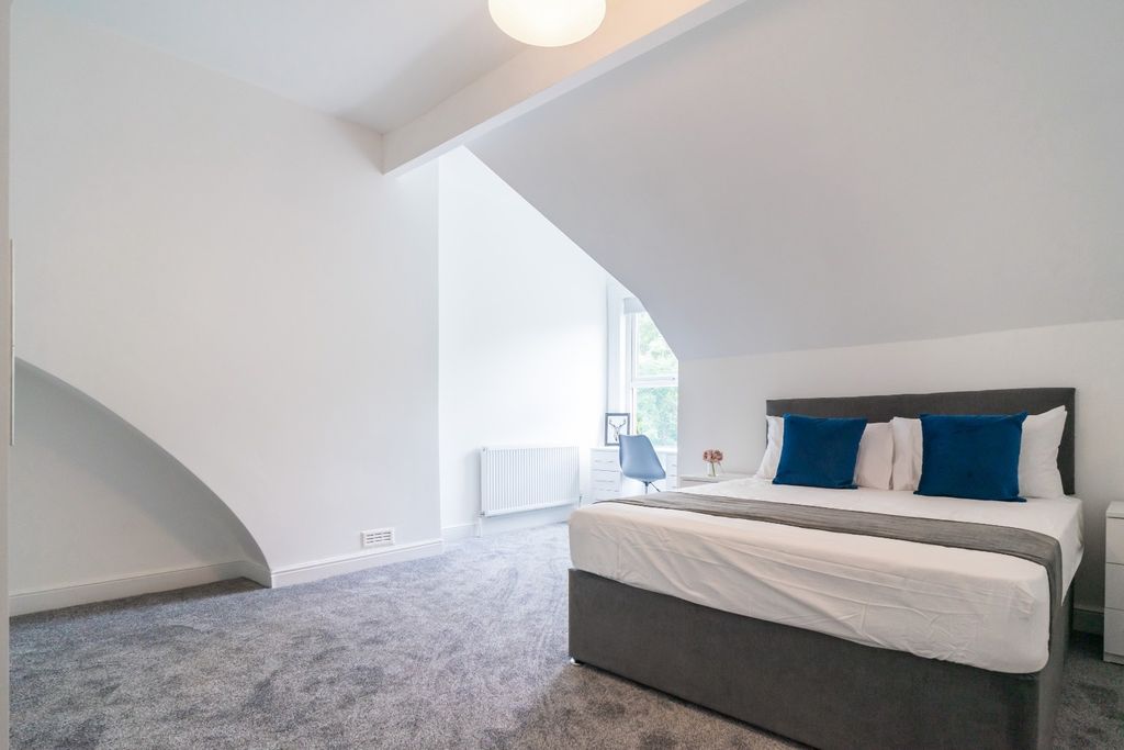 Property photo 3 of 15 This Beautifully Designed Double Bedroom Features ...