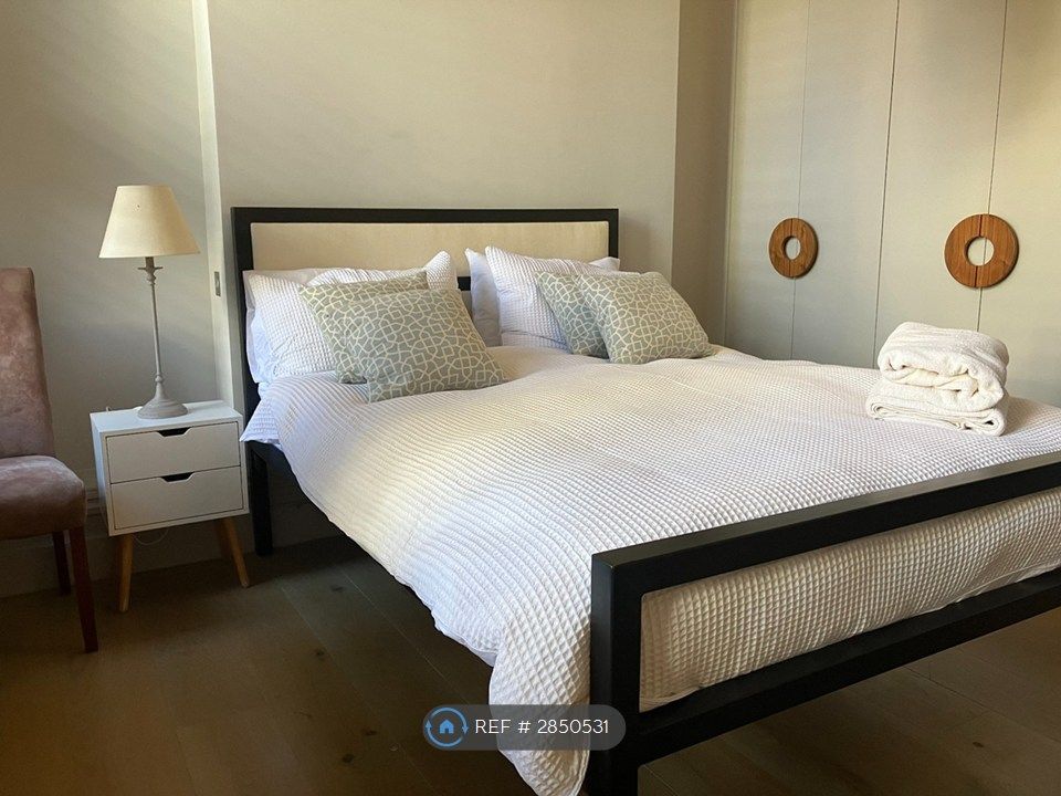 Property photo 1 of 27 Bedroom 1