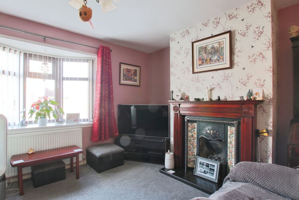 Property photo 3 of 13 4215446
