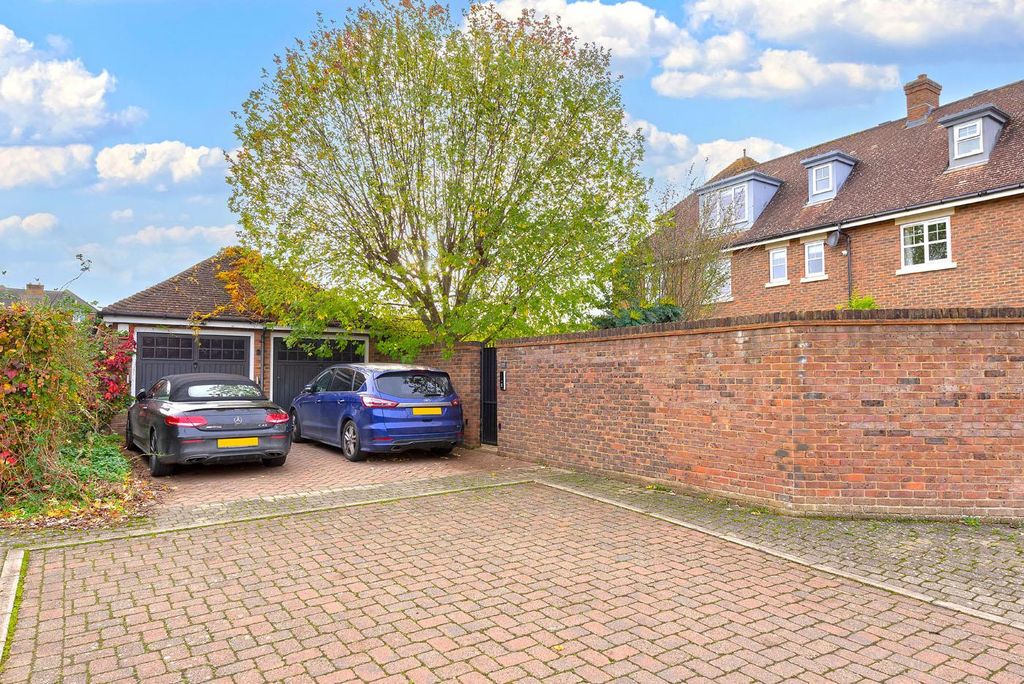 Property photo 3 of 19 Double Garage &amp; Parking