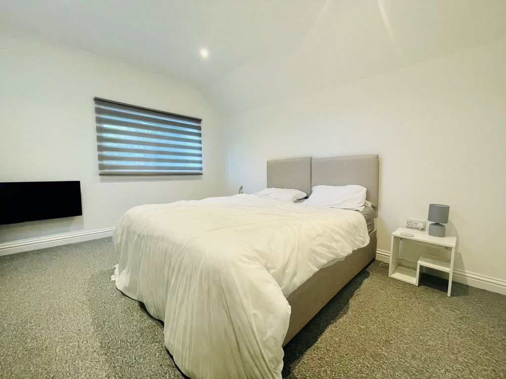 Property photo 3 of 4 Master Bedroom Dalkeith
