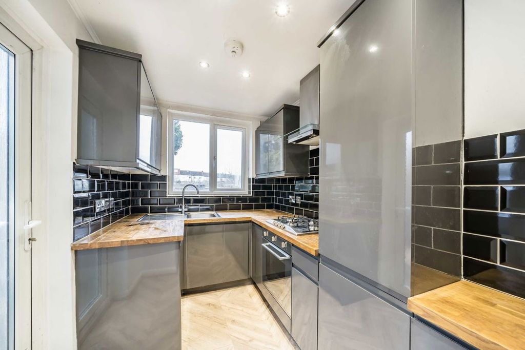 Property photo 2 of 5