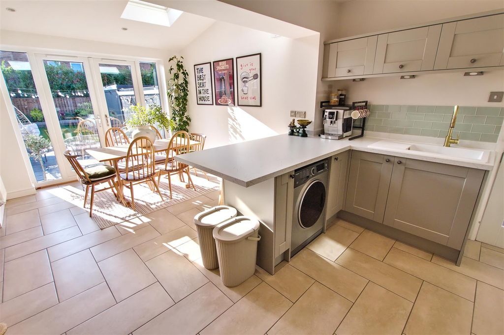 Property photo 3 of 14 Kitchen
