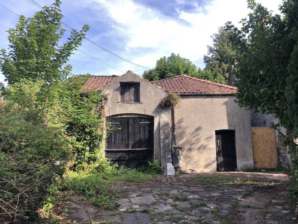 Property photo 2 of 25