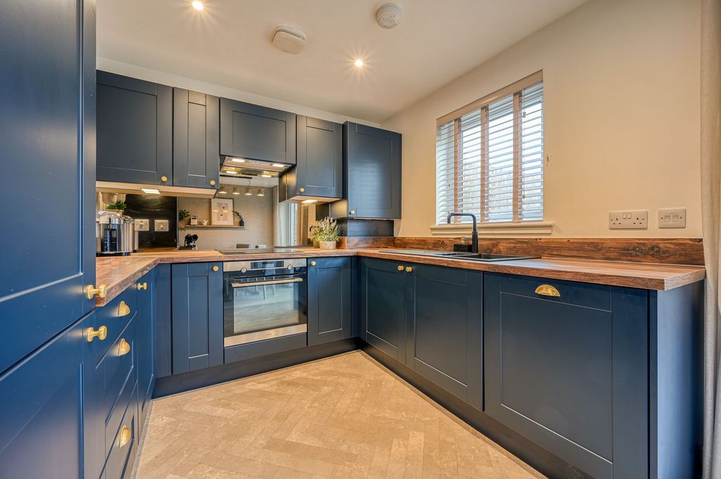 Property photo 3 of 28