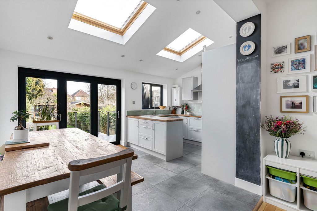 Property photo 3 of 27