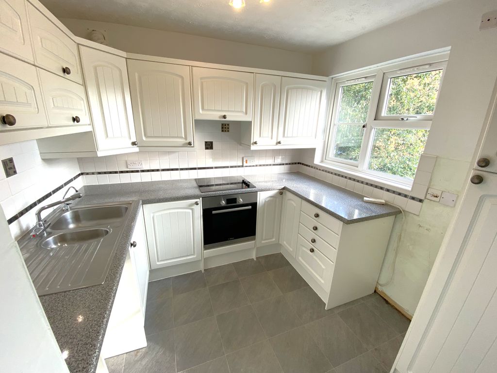 Property photo 2 of 5 Kitchen