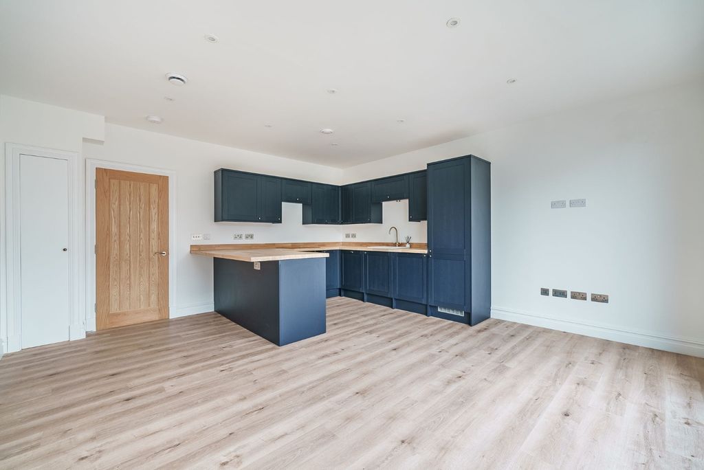 Property photo 3 of 18 5086794