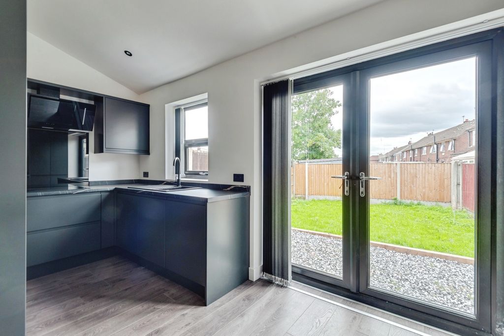 Property photo 3 of 17 Pbox-Img.Jpg