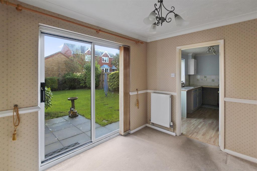 Property photo 3 of 17 Dining Area (2).Jpg