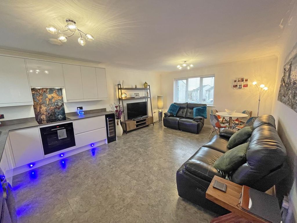 Property photo 2 of 11 Ravenglass Close 20 - Living Room Front.Jpg