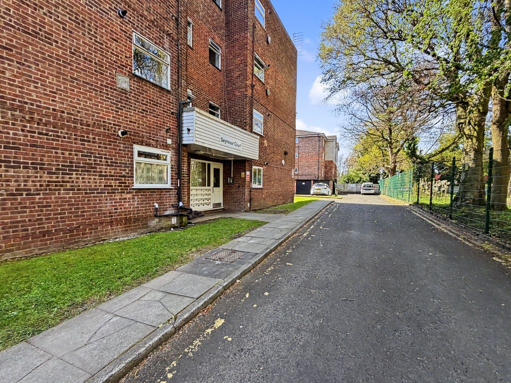 Property photo 2 of 12