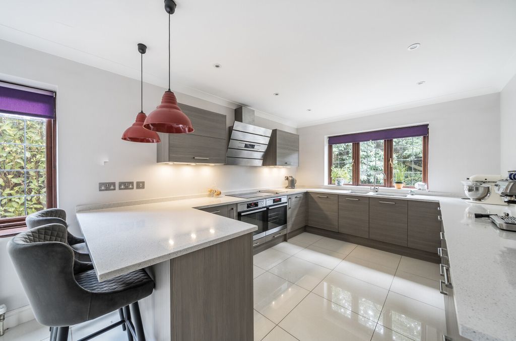 Property photo 2 of 19 1310546-6-686Bd63...