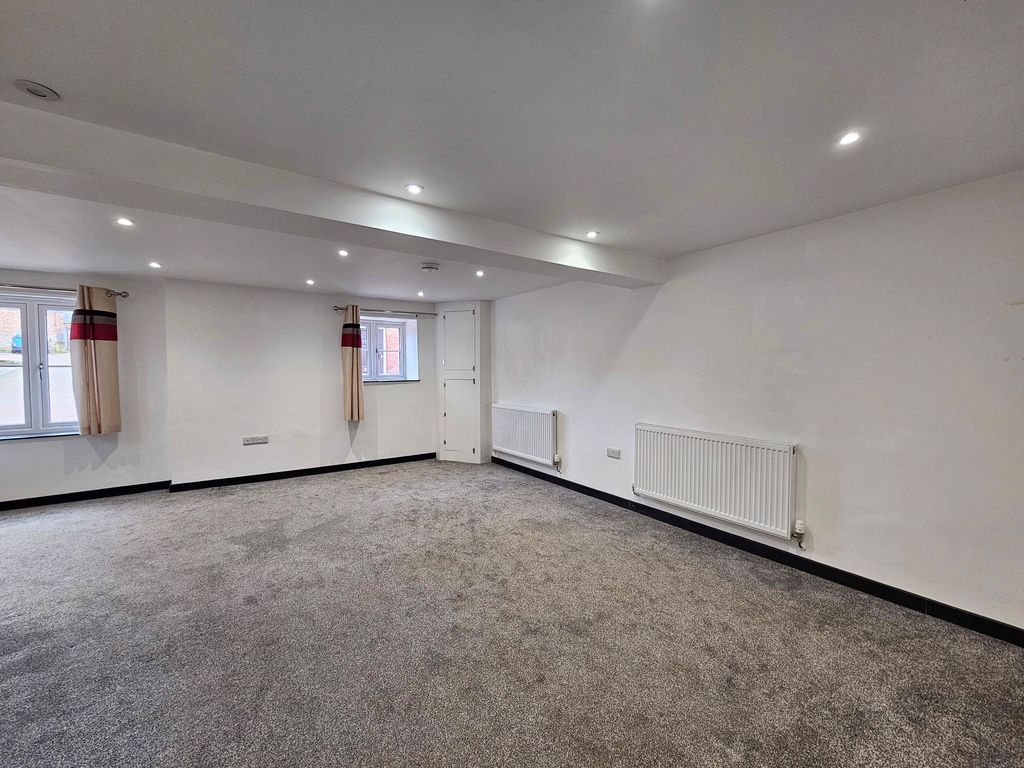 Property photo 3 of 10 Photo 10