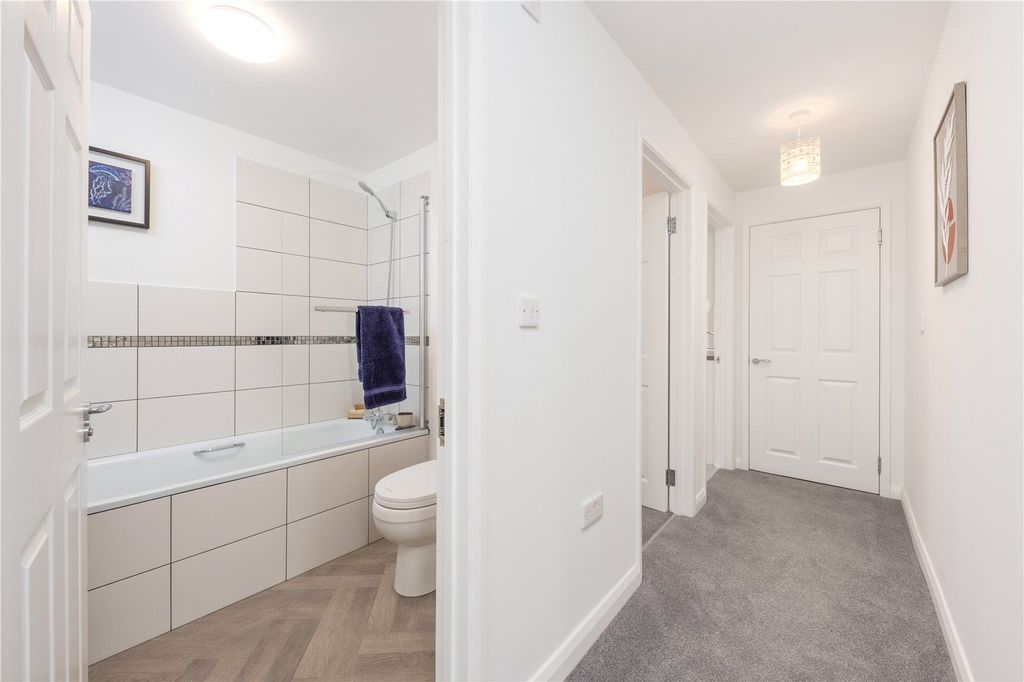 Property photo 3 of 15 Entrance Hall