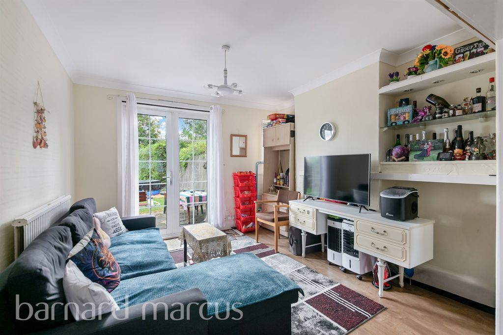 Property photo 2 of 11