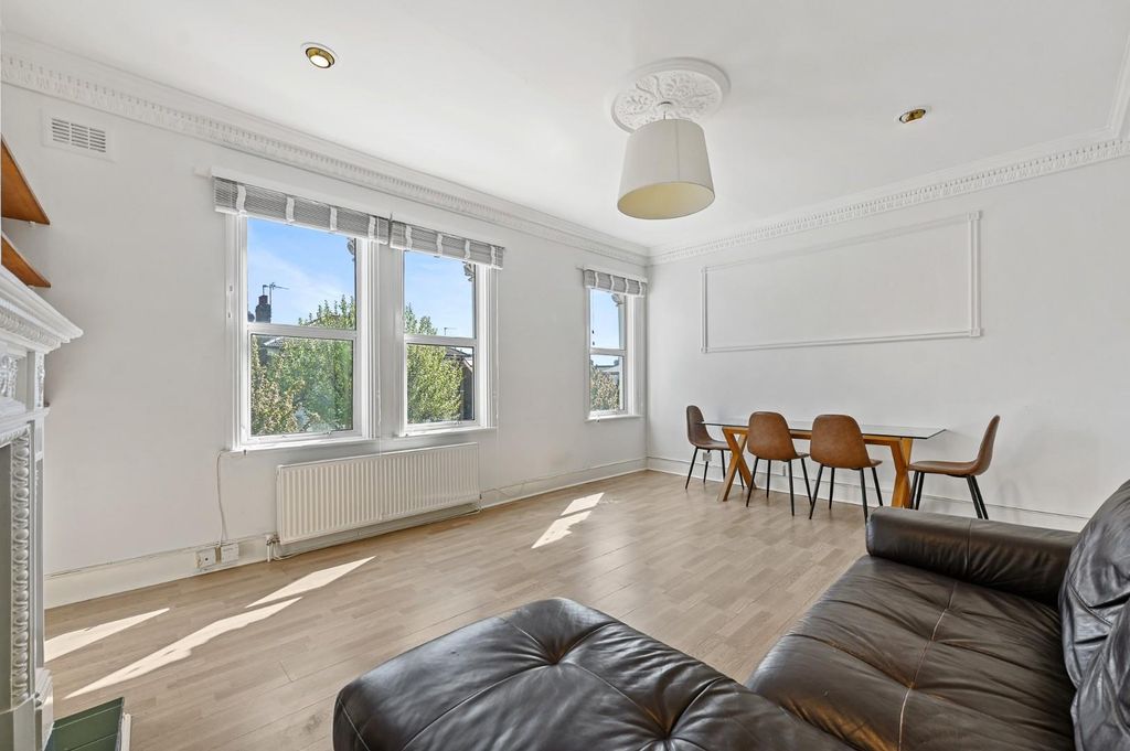 Property photo 3 of 8 Tec - 194C Fernhead Road - 2.Jpg