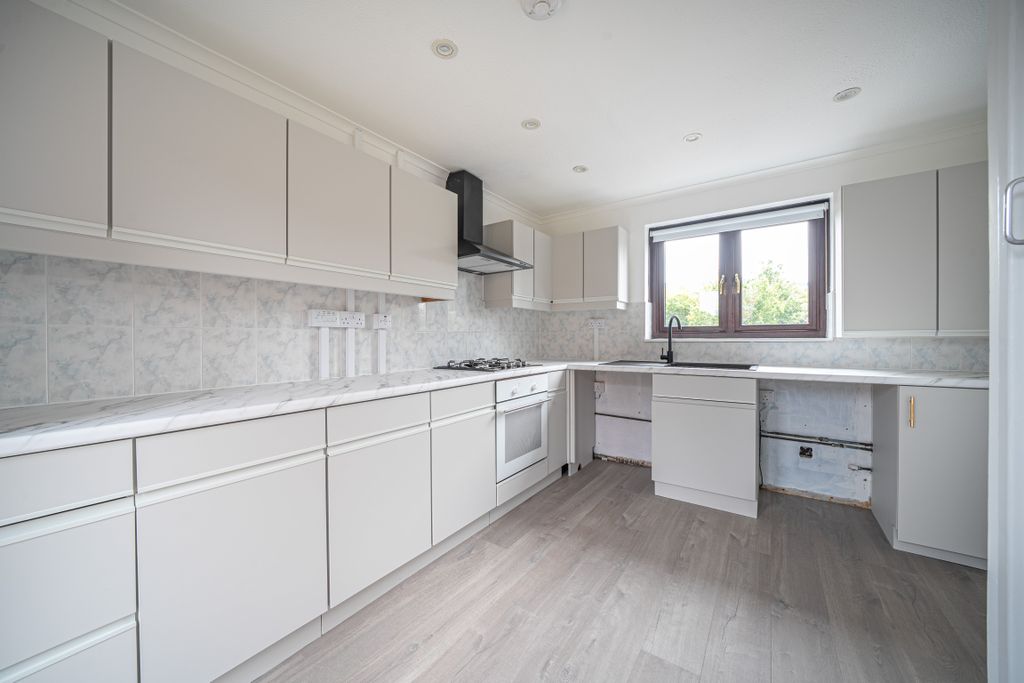 Property photo 3 of 20 Kitch3