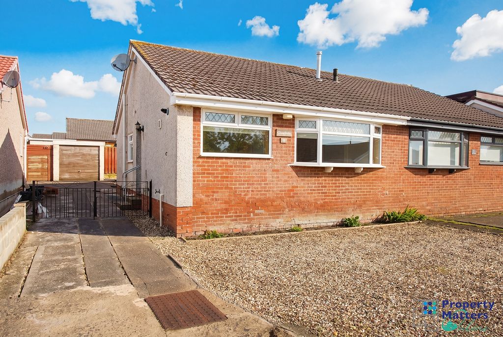 Property photo 1 of 18 2 Bedroom Semi Detached Bungalow