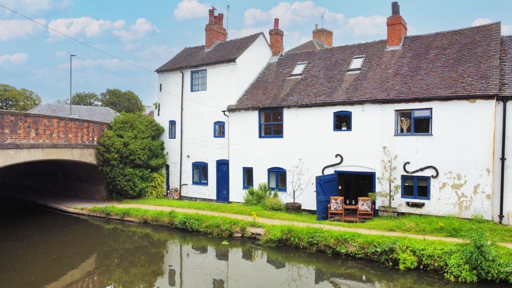 Property photo 1 of 48 4372953