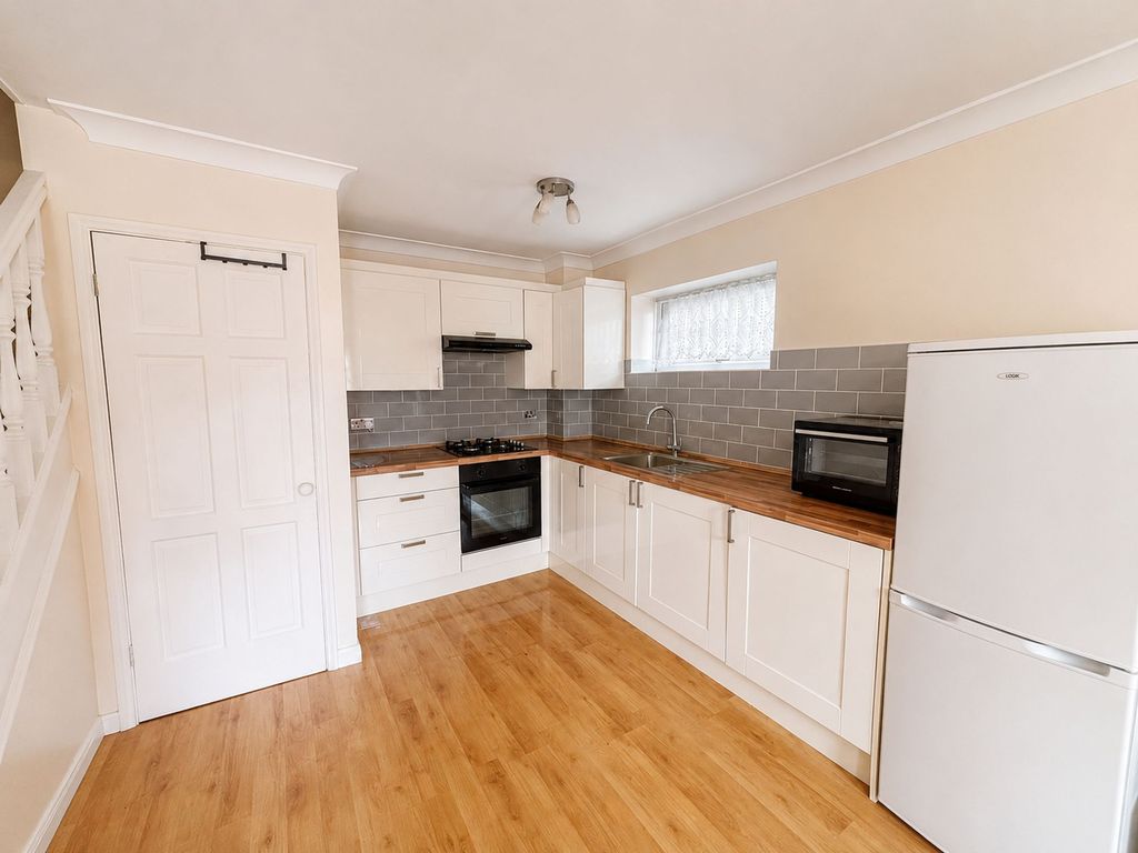 Property photo 2 of 7 Loxley Court Rm3