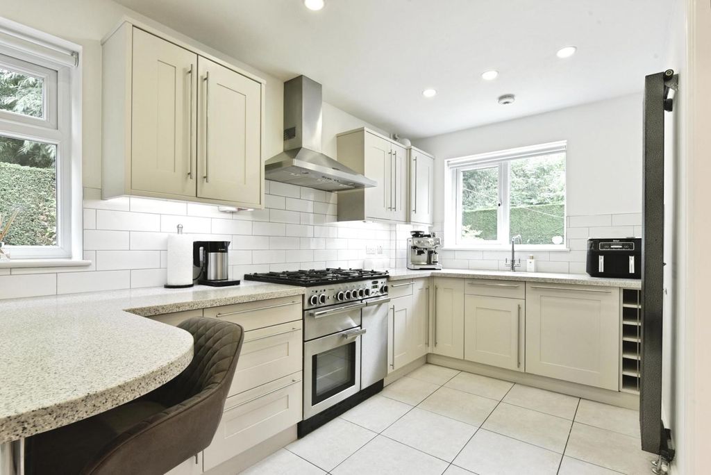 Property photo 3 of 32 Pbox-Img.Jpg