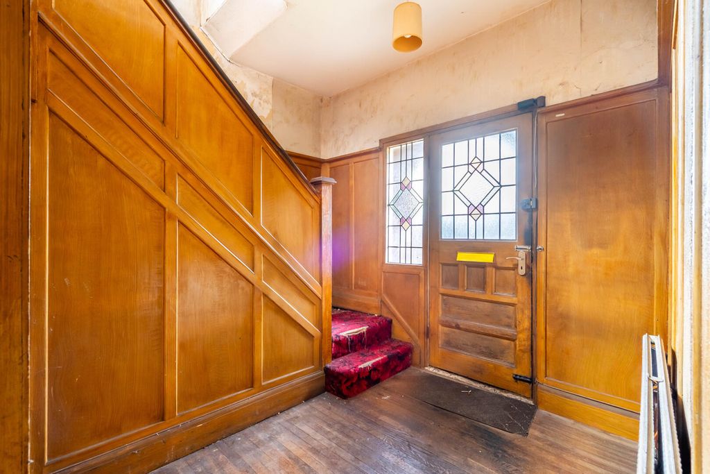 Property photo 3 of 14 Hallway