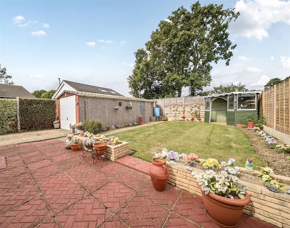 Property photo 2 of 18 Garden