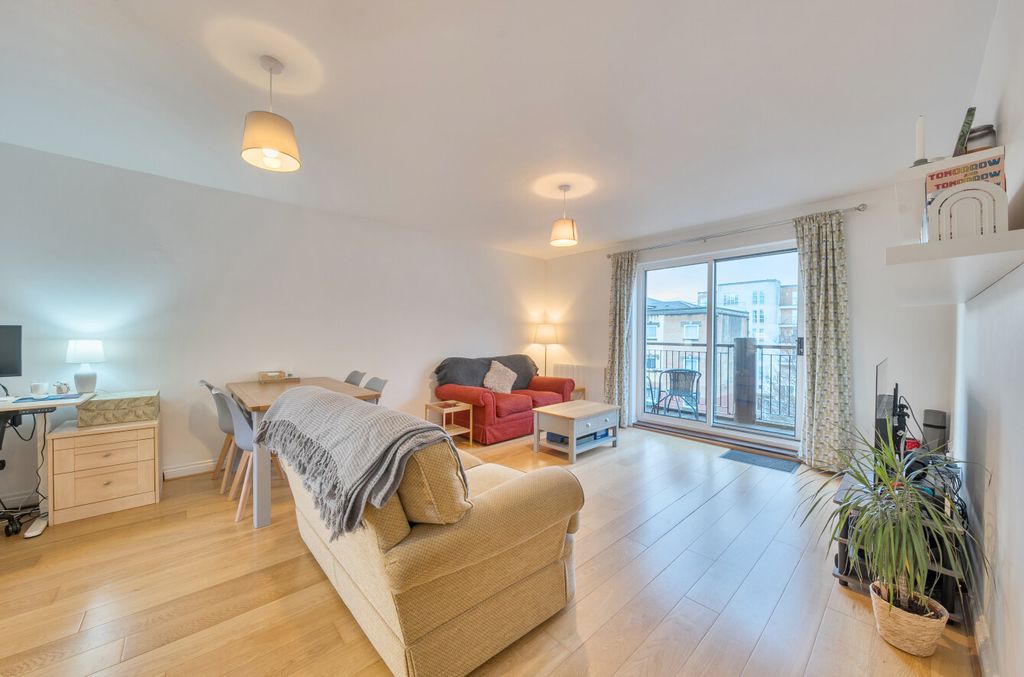 Property photo 2 of 10 1400157-11-696A0A...