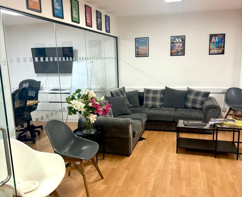 Property photo 2 of 6 6B98A492-E16E-439B-9d4F-ee2Fe5251Ae0