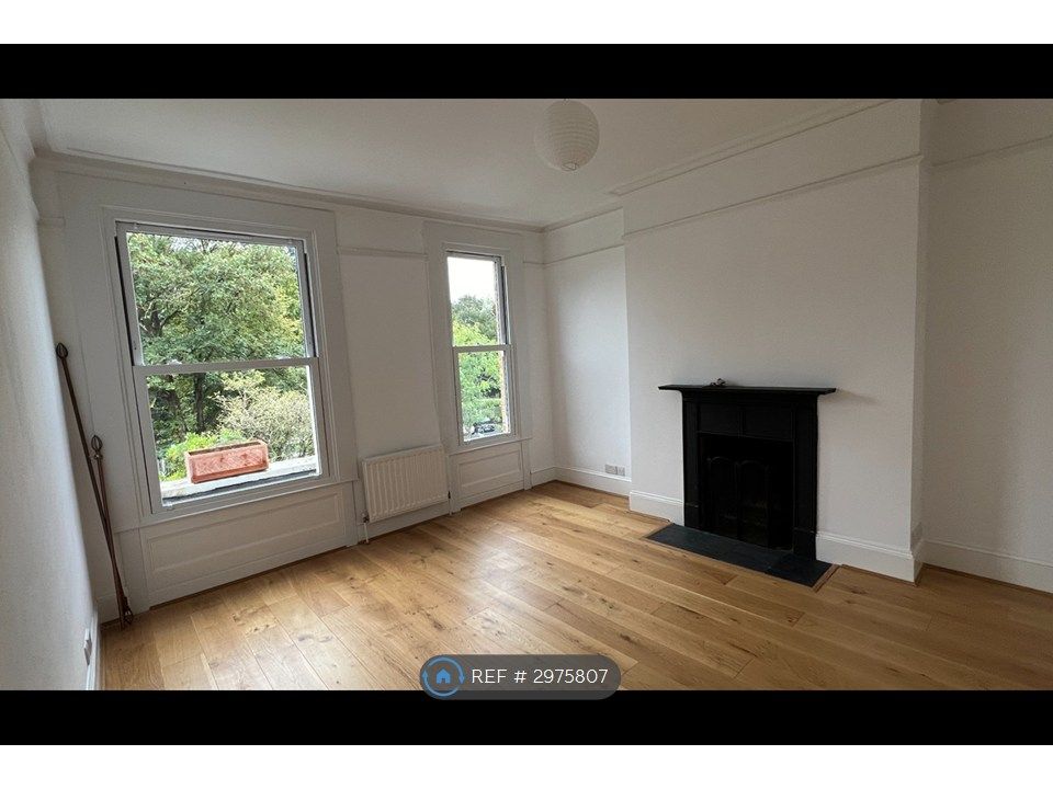 Property photo 1 of 7 Living Room
