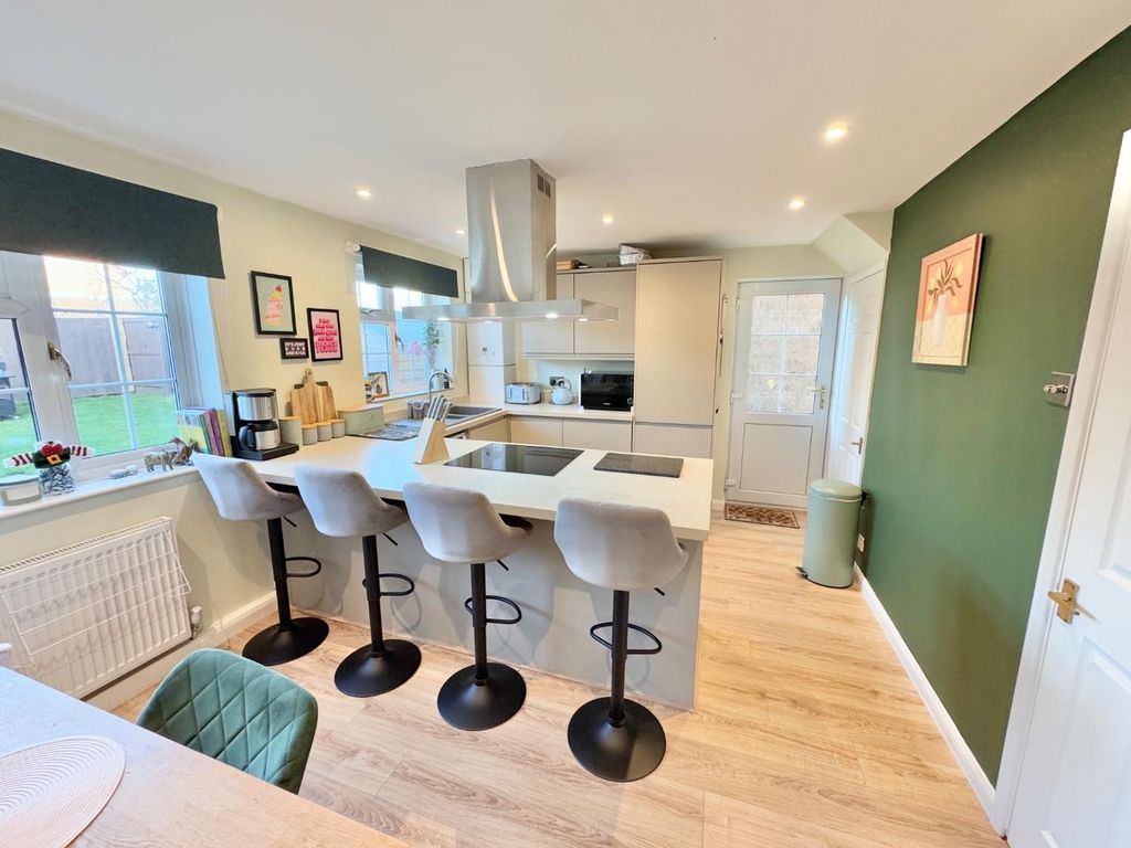 Property photo 3 of 13 Kitchen