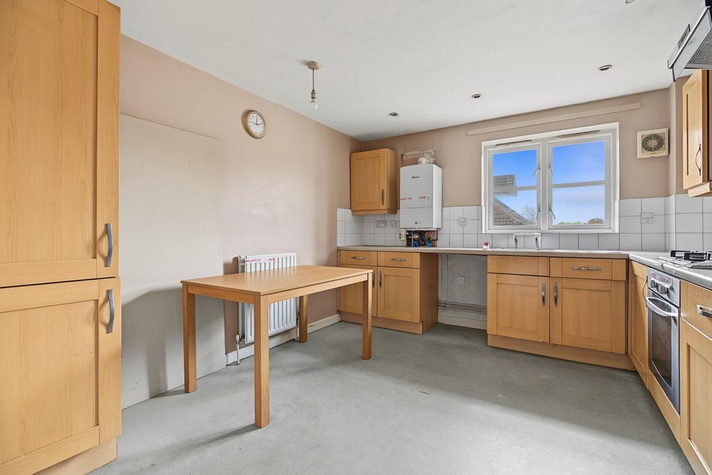 Property photo 3 of 6 Kitchen