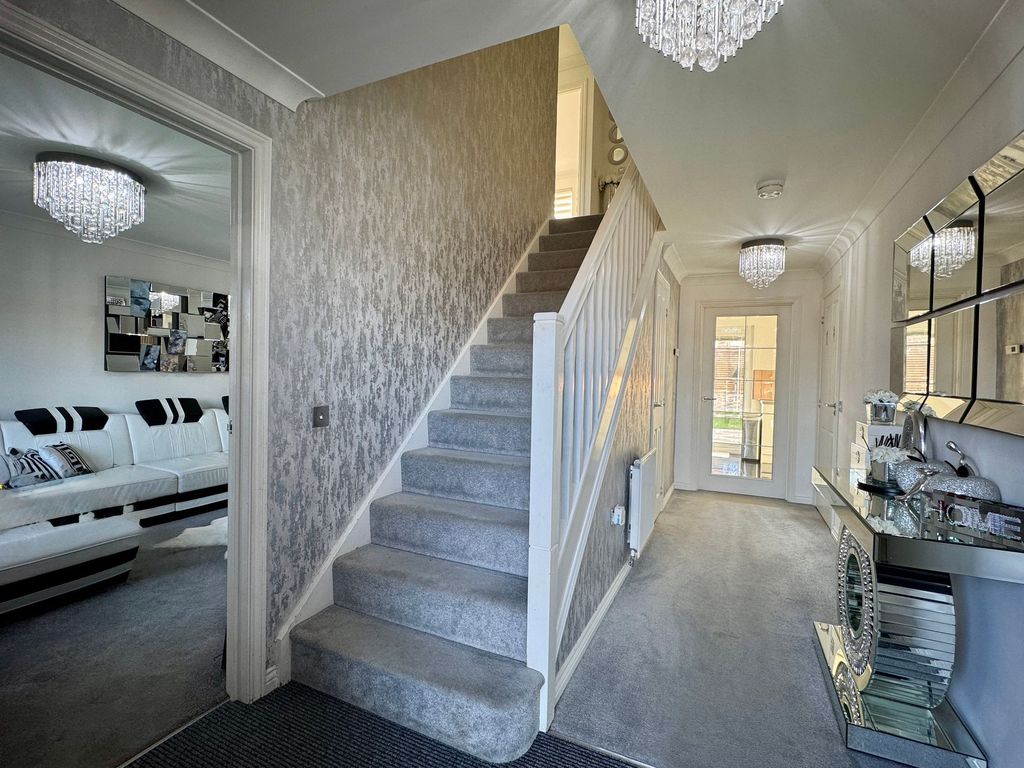 Property photo 2 of 25 Entrance Hall