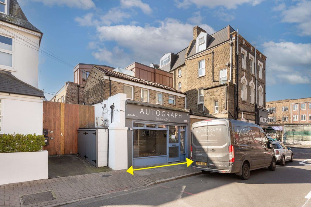 Property photo 1 of 7 6 Ravenswood Road, Balham, Sw12 9Pj