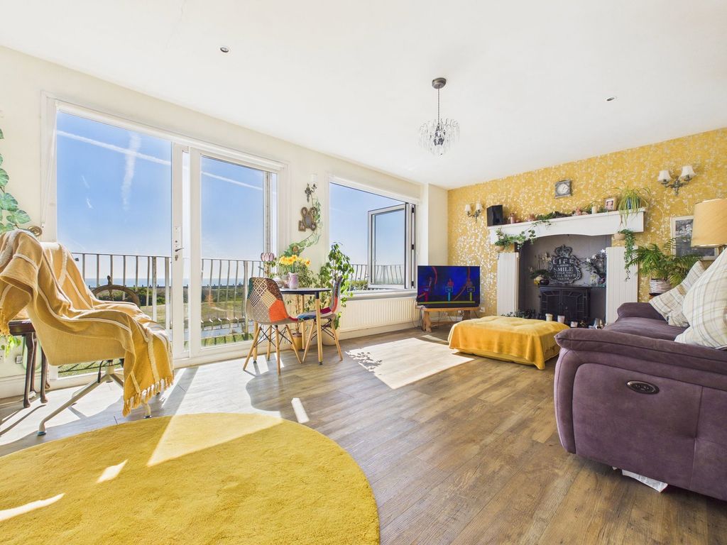 Property photo 3 of 25