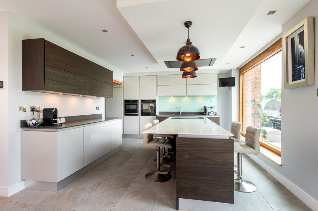 Additional image 8 of 11 bed farm for saleKings Lane, Snitterfield, Stratford-Upon-Avon, Warwickshire CV37.