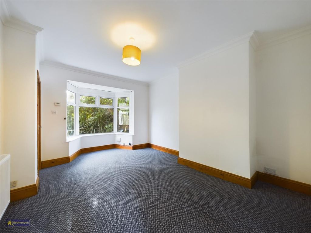 Property photo 3 of 6 Lounge