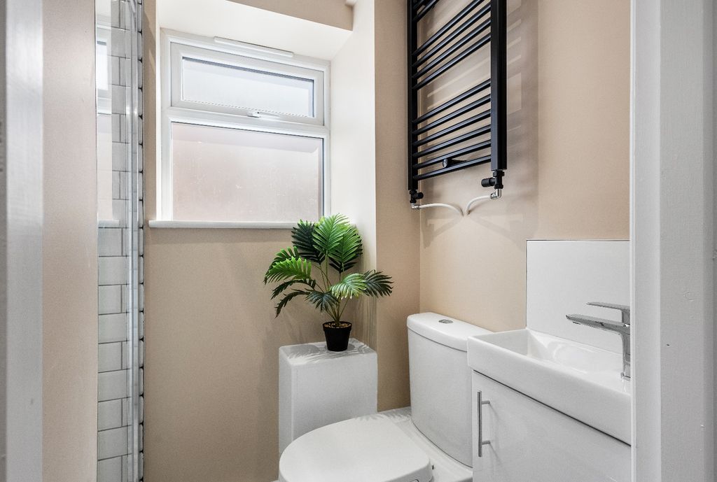 Property photo 2 of 25