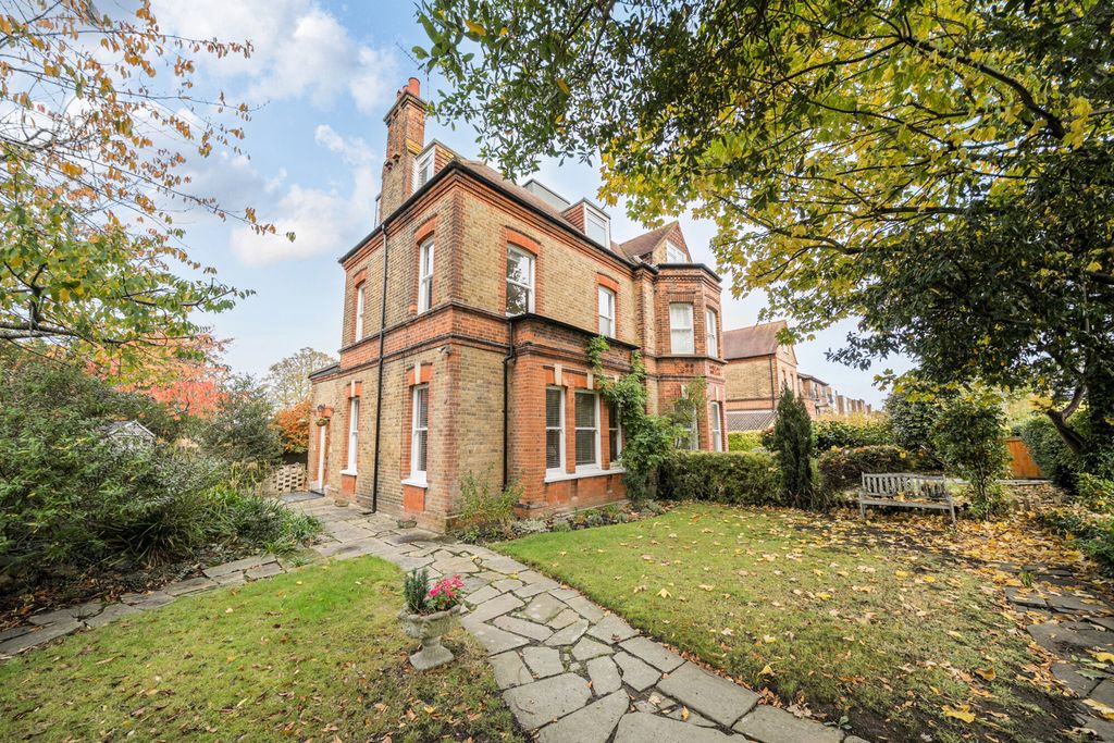 Property photo 1 of 32 Garden