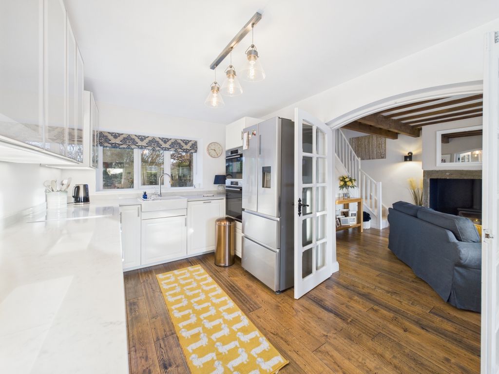 Property photo 2 of 25 Kitchen